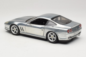 Ferrari 550 Maranello Chrome Silver Hot Wheels 1:18 25740 Druckguss — Bild 7 von 8