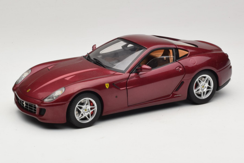 Ferrari 599 GTB Fiorano Dunkelrot Hot Wheels 1:18 M1200 Druckguss