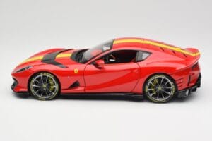 Ferrari 812 Competizione Rosso Corsa Mit Gelben Streifen Bburago 1:18 18-16915 Druckguss — Bild 4 von 8