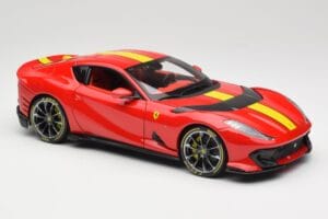 Ferrari 812 Competizione Rosso Corsa Mit Gelben Streifen Bburago 1:18 18-16915 Druckguss — Bild 6 von 8