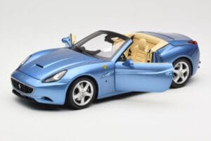 Ferrari California Hellblau Hot Wheels 1:18 N2043 Druckguss — Bild 2 von 8