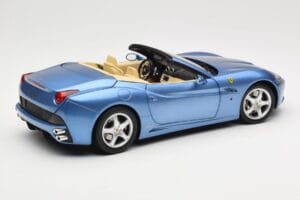 Ferrari California Hellblau Hot Wheels 1:18 N2043 Druckguss — Bild 3 von 8
