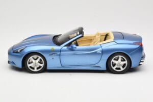 Ferrari California Hellblau Hot Wheels 1:18 N2043 Druckguss — Bild 4 von 8