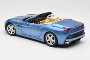Ferrari California Hellblau Hot Wheels 1:18 N2043 Druckguss — Bild 7 von 8