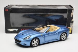 Ferrari California Hellblau Hot Wheels 1:18 N2043 Druckguss — Bild 8 von 8