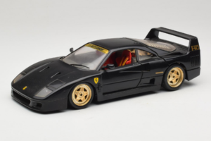 Ferrari F40 Schwarz mit Goldenen Rädern Bburago 1:18 3032-B2 Druckguss