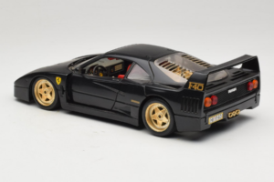 Ferrari F40 Schwarz mit Goldenen Rädern Bburago 1:18 3032-B2 Druckguss — Bild 7 von 8