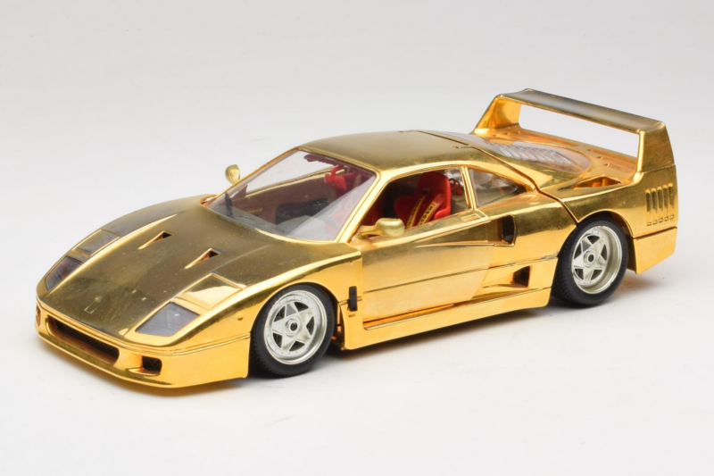 Ferrari F40 Chrome Gold Limited Edition 250 pcs Bburago 1:18 3332-G1 Druckguss