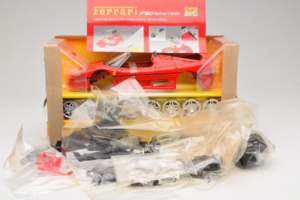 Ferrari F40 Rot Model Kit Maisto 1:18 39822 Druckguss — Bild 2 von 2