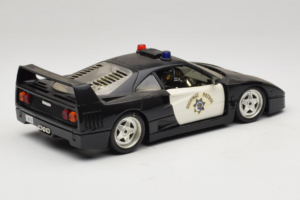 Ferrari F40 Highway Patrol Schwarz Weiß Bburago 1:18 3022-H1 Druckguss — Bild 3 von 8