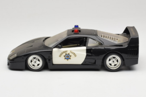 Ferrari F40 Highway Patrol Schwarz Weiß Bburago 1:18 3022-H1 Druckguss — Bild 4 von 8