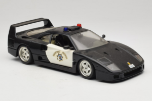 Ferrari F40 Highway Patrol Schwarz Weiß Bburago 1:18 3022-H1 Druckguss — Bild 6 von 8