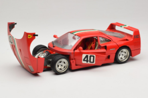 Ferrari F40 #40 Rot mit Italienischer Flagge Bburago 1:18 3032-P1 Druckguss — Bild 2 von 8