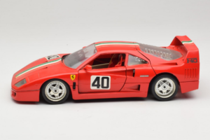 Ferrari F40 #40 Rot mit Italienischer Flagge Bburago 1:18 3032-P1 Druckguss — Bild 4 von 8