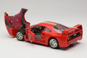 Ferrari F40 #40 Rot mit Italienischer Flagge Bburago 1:18 3032-P1 Druckguss — Bild 5 von 8