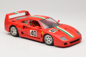 Ferrari F40 #40 Rot mit Italienischer Flagge Bburago 1:18 3032-P1 Druckguss — Bild 6 von 8
