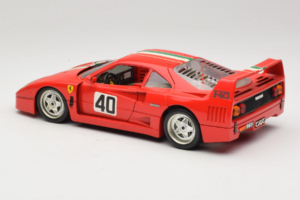Ferrari F40 #40 Rot mit Italienischer Flagge Bburago 1:18 3032-P1 Druckguss — Bild 7 von 8