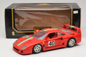 Ferrari F40 #40 Rot mit Italienischer Flagge Bburago 1:18 3032-P1 Druckguss — Bild 8 von 8