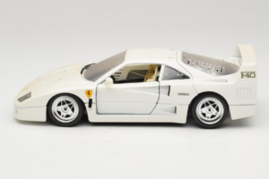 Ferrari F40 Weiß Bburago 1:18 3332-W4 Druckguss — Bild 4 von 8