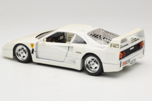 Ferrari F40 Weiß Bburago 1:18 3332-W4 Druckguss — Bild 7 von 8
