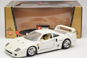 Ferrari F40 Weiß Bburago 1:18 3332-W4 Druckguss — Bild 8 von 8