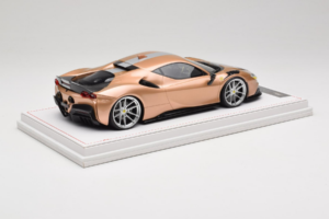 Ferrari SF90 Novitec Gold Silber Streifen IVY Merit 1:18 REMC028 Resin — Bild 3 von 7