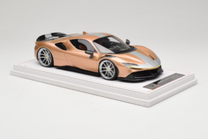 Ferrari SF90 Novitec Gold Silber Streifen IVY Merit 1:18 REMC028 Resin — Bild 4 von 7