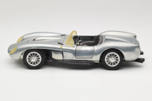 Ferrari Testa Rossa Chrome Silver Hot Wheels 1:18 25737 Druckguss — Bild 4 von 8