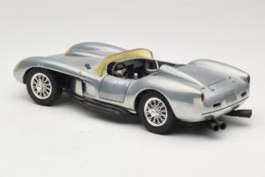 Ferrari Testa Rossa Chrome Silver Hot Wheels 1:18 25737 Druckguss — Bild 7 von 8