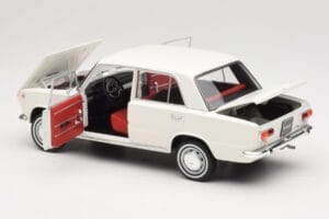 Fiat 124 Weiß IXO 1:18 18CMC205OP Druckguss — Bild 5 von 8