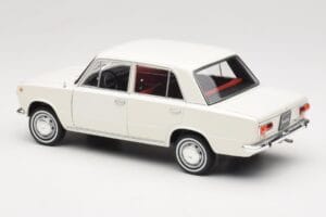 Fiat 124 Weiß IXO 1:18 18CMC205OP Druckguss — Bild 7 von 8