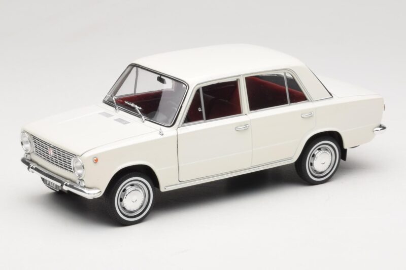 Fiat 124 Weiß IXO 1:18 18CMC205OP Druckguss