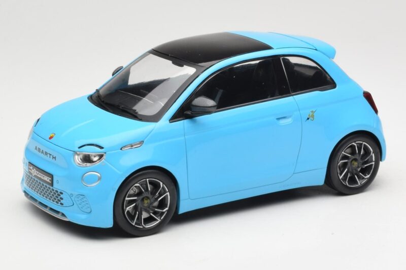 Abarth 500e Blau IXO 1:18 MCG18499 Druckguss
