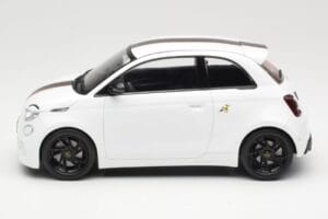 Abarth 500e Weiß IXO 1:18 MCG18497 Druckguss — Bild 3 von 6
