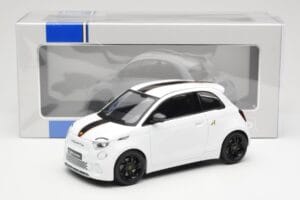 Abarth 500e Weiß IXO 1:18 MCG18497 Druckguss — Bild 6 von 6