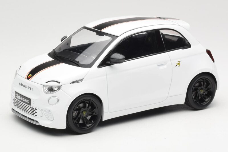 Abarth 500e Weiß IXO 1:18 MCG18497 Druckguss