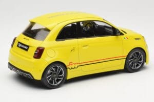 Abarth 500e Gelb IXO 1:18 MCG18498 Druckguss — Bild 2 von 6