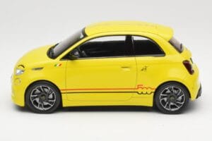 Abarth 500e Gelb IXO 1:18 MCG18498 Druckguss — Bild 3 von 6