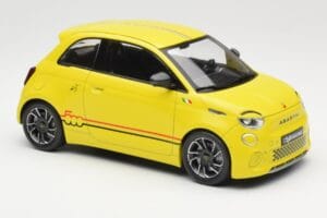 Abarth 500e Gelb IXO 1:18 MCG18498 Druckguss — Bild 4 von 6