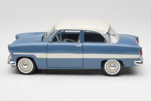 Ford Taunus 12M P2 Blau Streifen Revell 1:18 08880-M1 Druckguss — Bild 4 von 8