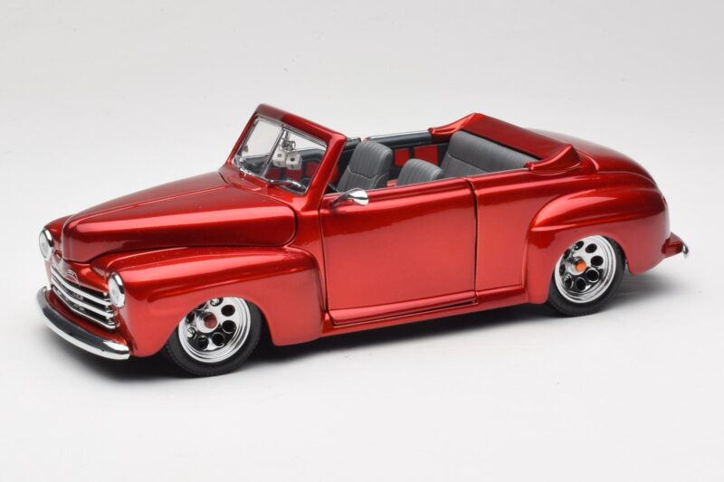 Ford Cabriolet Red Metallic Road Signature 1:18 30028 Druckguss