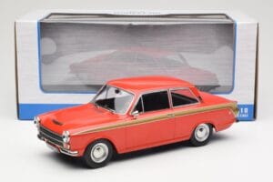 Ford Cortina Lotus Red & Gold Stripe MCG 1:18 MCG18532 Druckguss — Bild 6 von 6