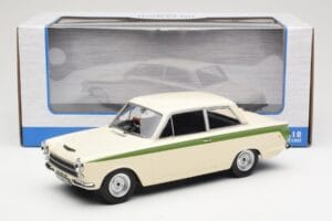 Ford Cortina Lotus White & Green Stripe MCG 1:18 MCG18434 Druckguss — Bild 6 von 6