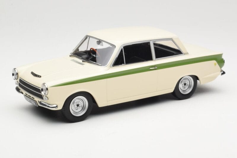 Ford Cortina Lotus White & Green Stripe MCG 1:18 MCG18434 Druckguss