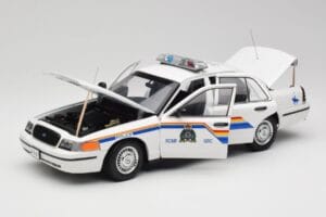 Ford Crown Victoria RCMP Police Car AUTOart 1:18 72706 Druckguss — Bild 2 von 8