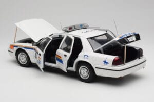 Ford Crown Victoria RCMP Police Car AUTOart 1:18 72706 Druckguss — Bild 5 von 8