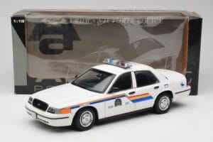 Ford Crown Victoria RCMP Police Car AUTOart 1:18 72706 Druckguss — Bild 8 von 8