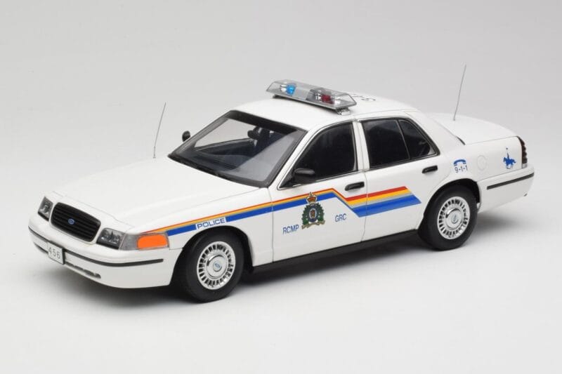 Ford Crown Victoria RCMP Police Car AUTOart 1:18 72706 Druckguss