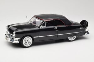 Ford Deluxe Cabriolet Schwarz Maisto 1:18 31681 Druckguss