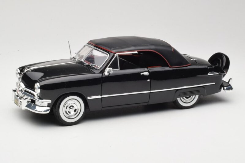 Ford Deluxe Cabriolet Schwarz Maisto 1:18 31681 Druckguss